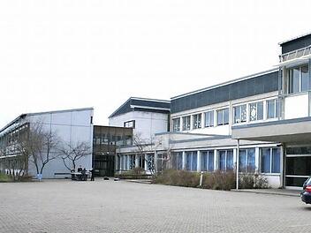 Im Hemhofener Schulgebäude wurden Kunststoffausdünstungen festgestellt, die offensichtlich von neuen Plastikstühlen stammen. Für die Gesundheit der Kinder bestand aber laut Bürgermeister Joachim Wersal nie eine Gefahr. Foto: Archiv