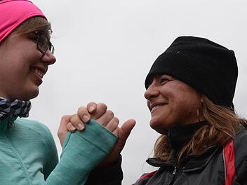 Doppelt trainiert besser: Katharina Zink (links) und Birthe Schneider beim ersten gemeinsamen Trainingslauf. Foto: Jürgen Schmitt