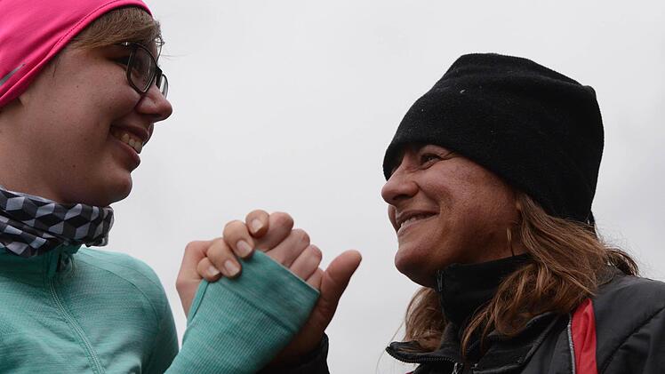 Doppelt trainiert besser: Katharina Zink (links) und Birthe Schneider beim ersten gemeinsamen Trainingslauf. Foto: Jürgen Schmitt