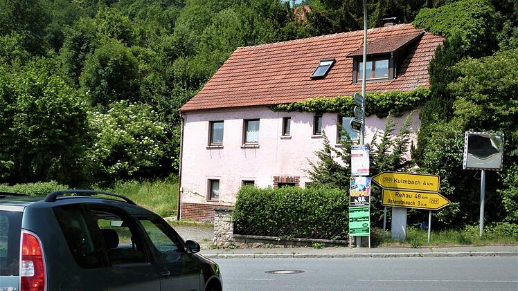 Die Gemeinde Ködnitz will das Gebäude Kauerndorf 19 käuflich erwerben. Nach dem Abriss soll hier im Rahmen der Dorferneuerung ein Platz gestaltet werden.  Foto: Werner Reißaus