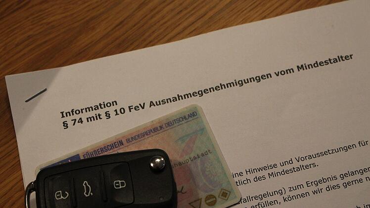 Dem Informationsblatt zufolge muss eine besondere Härte vorliegen, um eine Fahrerlaubnis vorzeitig erteilt zu bekommen. Foto: Julia Raab