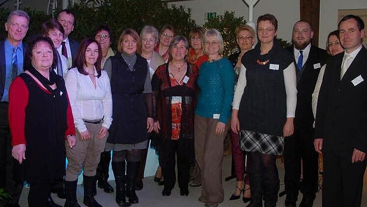 Vorsitzender Ulrich Eberhardt-Schramm (links) mit den geehrten Mitarbeitern. Foto: Gabi Arnold