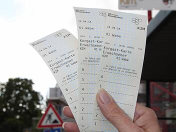 Eine Baustelle ist vom Tisch: Die Sechser-Karten, mit denen die Stadtverwaltung Busfahrten für Kurgäste zwischen Stadt und Staatsbad finanziell unterstützte, braucht es nun nicht mehr. Foto: Ulrike Müller