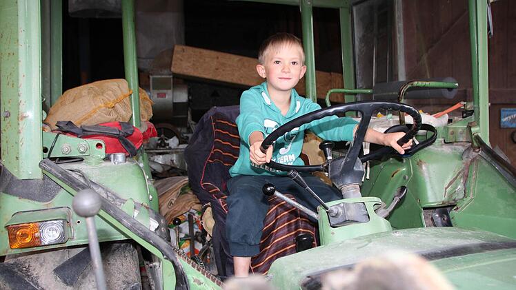 Der sechjährige Bastian Hägerich mag die Feste im Dorf: Kirchgartenfest, Tanz in den Mai, Kirmes, Bierkastenlauf...