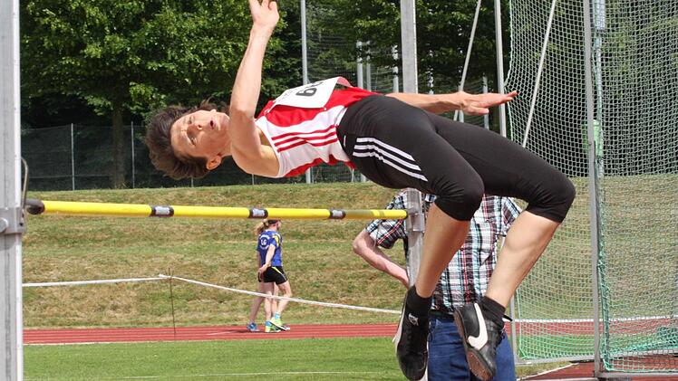 Iris Heid (TSV Münnerstadt) wurde einmal mehr Bezirksmeisterin im Hochsprung.
