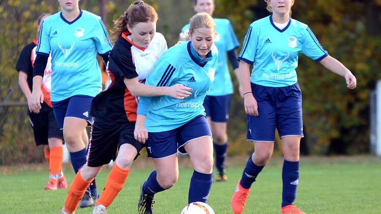 SC Gremsdorf - TSV Ebermannstadt. Keine Berührungsängste hatten die "Bixn" um Angelika Meier (Mitte), die sich einen Punkt verdient gehabt hätten, aber leer ausgingen. Foto: herzopress