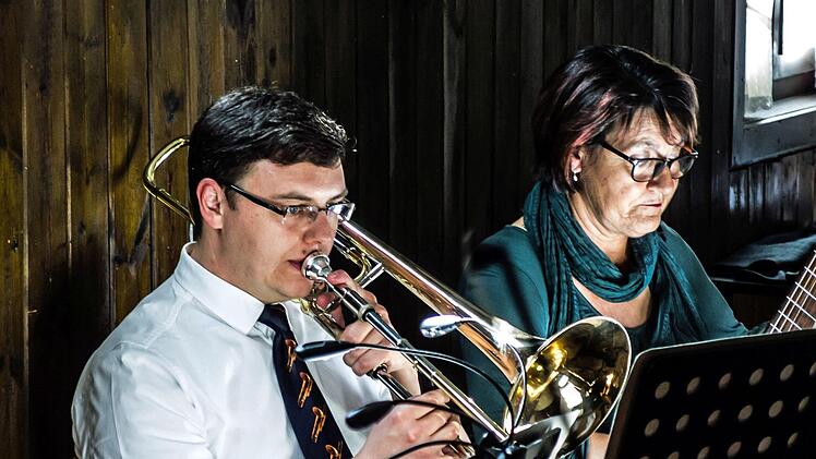 Impressionen von der Kaffeehausmusik mit dem Musizierkreis Neustadt in Meilschnitz. An der Posaune: Daniel Härich.Foto: Jochen Berger