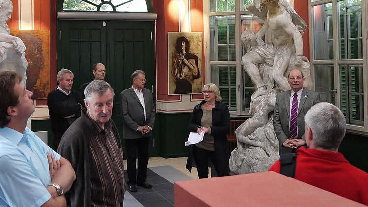 Bei den Mitgliedern des Bausenats kam der restaurierte Westpavillon, der künftig als Künstler-Atelier genutzt wird, sehr gut an. Fotos: Ulrike Nauer