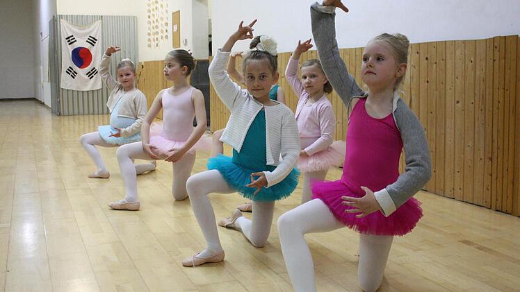 Tanzstunde in der Ballettschule Natascha.  Foto: Robert Huger