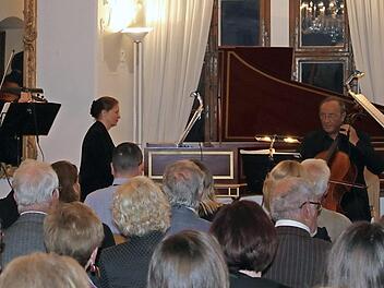 Ein Barockfest wie in alten Zeiten gestalteten die Musiker beim Frühlingskonzert im barocken Spiegelsaal von Schloss Oberschwappach.  Foto: cr