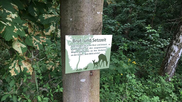 Schilder sollen helfen, Bewusstsein  für die Bedürfnisse des Wildes zu wecken.Foto: Anette Schreiber