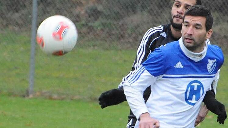 Neun Tore auf dem Konto: Ervin Gergely (rechts) hat seinen Anteil daran, dass es beim Aufsteiger FC 06 Bad Kissingen derzeit keine nennenswerten Probleme gibt. Foto: Hopf