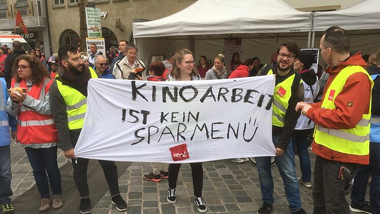 Mitarbeiter des Cinestar-Kinos in Bamberg fordern weiter mehr Geld. Noch ist keine Einigung im Tarifstreit zustande gekommen. "Es scheint so, dass die Arbeitgeberseite das bewusst verzögern will", sagt Mitarbeiter Niklas Döbler. Cinestar gehört derzeit einem australischen Konzern.  Foto: pr