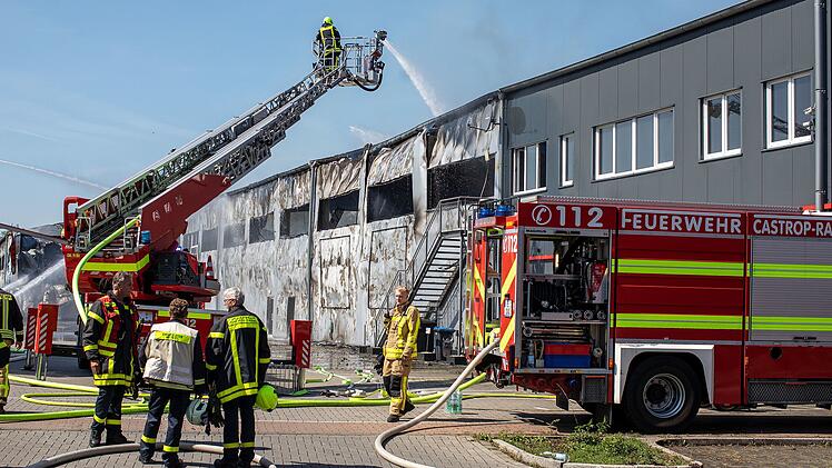 In Recklinghausen (NRW) ist es zu einem Großbrand in der "Kinderwelt" gekommen.