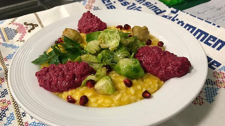 Das Erlanger Lesecaf&eacute; Anst&auml;ndig Essen bietet bio-fair-veganes Essen und Trinken aus vorwiegend regionalen und saisonalen Zutaten.