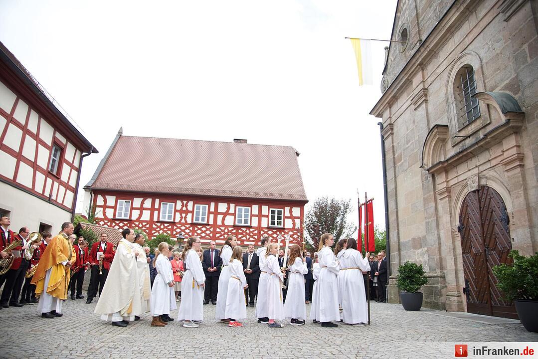 Nach einjähriger Kirchensanierung: Hannberg feiert die Wiedereröffnung der Wehrkirche der Pfarrei Geburt Mariens Hannberg