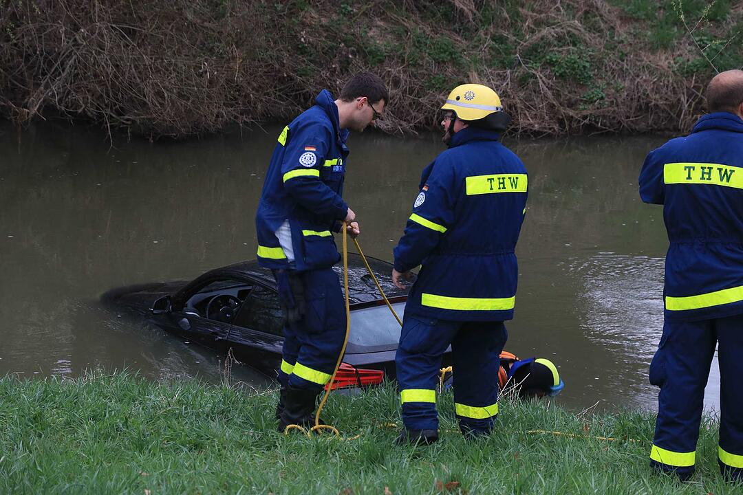 Kreis Forchheim: Auto treibt in der Aisch