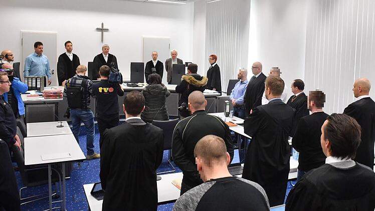 Sieben Angeklagte müssen sich seit dem 26. Februar vor dem Landgericht Bamberg wegen schwerer Brandstiftung, gefährlicher Körperverletzung und diverser anderer Delikte vor dem Landgericht verantworten. Foto: Ronald Rinklef