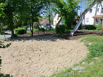Handlungsbedarf sieht der Bau- und Umweltausschuss am Spielplatz in Reuth. Dieser soll durch ein neues Spielgerät attraktiver gestaltet werden. K.- H. Hofmann