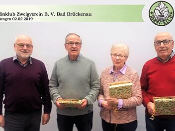 Ehrungen standen  beim Rhönklub-Zweigverein Bad Brückenau an (von links): Günther Wischer, Josef Dernbach, Rita Dernbach und Roman Koberstein   Foto: Gudrun Friedrich-Kleine