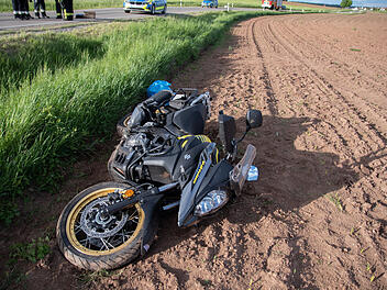 Alleinbeteiligt von Stra&szlig;e abgekommen: 52-j&auml;hriger Motorradfahrer t&ouml;dlich verletzt