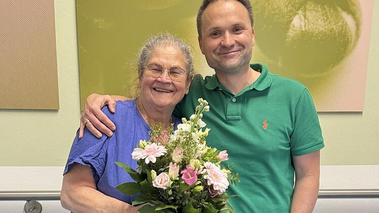 Würzburg: Karin (80) arbeitet weiter als Krankenschwester