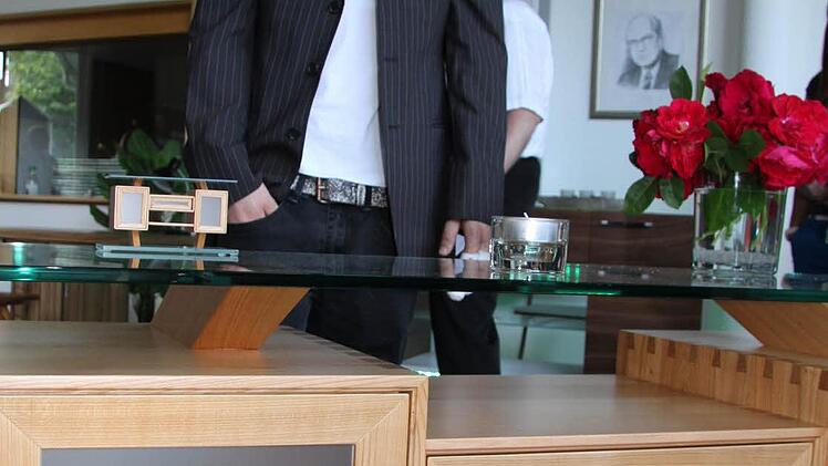 Für Julian Thaler ging sein Gesellenstück fast ins Auge: Denn ganz zum Schluss hat er sich noch in die Finger geschnitten, doch der erste Preis tröstet ihn