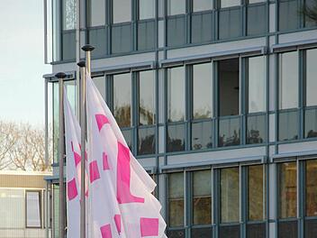 Woher weht der Wind? Diese bange Frage stellen sich die 400 Mitarbeiter von T-Systems in Bamberg mit Blick auf den vom Konzern angekündigten Sparkurs. Ein massiver Stellenabbau droht. Foto: Günter Flegel