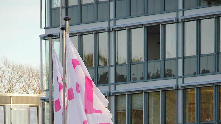 Woher weht der Wind? Diese bange Frage stellen sich die 400 Mitarbeiter von T-Systems in Bamberg mit Blick auf den vom Konzern angekündigten Sparkurs. Ein massiver Stellenabbau droht. Foto: Günter Flegel