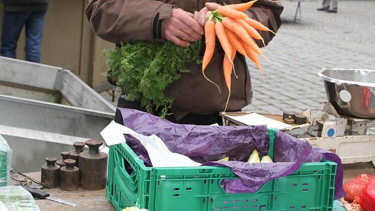 Florian Geier aus Veitlahm - seit 36 Jahren auf dem Kulmbacher Wochenmarkt. Foto: Sonja Adam