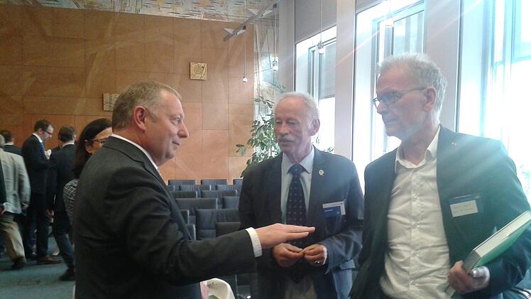 Oswald Türbl im Gespräch mit Landrat Thomas Bold.Beatrix Lieb