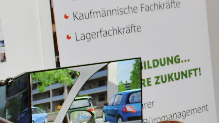 Ein Fahrsimulator zeigt die Aufgaben des Berufskraftfahrers, der zu unrecht noch immer kein allzugutes Image hat.  Werner Vogel