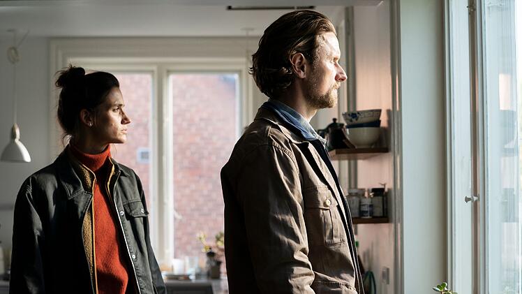 W&auml;hrend sie in einem neuen Mordfall ermitteln, haben Naia Thulin (Danica Curcic) und Mark Hess (Mikkel Boe F&oslash;lsgaard)  auch private Dinge zu kl&auml;ren.