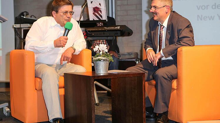 Der Jubilar und der Bevollmächtigte: Winfried Golonka (links) , seit 40 Jahren Mitglied bei der IG Metall und Matthias Gebhard beim "Couchgespräch". Foto: privat