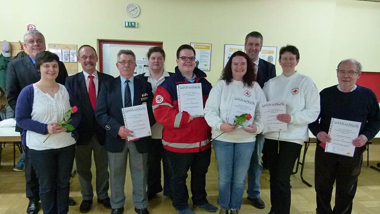 Die Hauptversammlung der BRK-Bereitschaft war Anlass, den ehrenamtlichen Mitarbeitern zu danken und auch einige zu ehren. Foto: Lothar Weidner