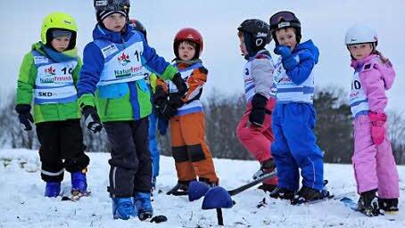 Probieren geht über studieren - die Kinder übten eifig das Gleiten.