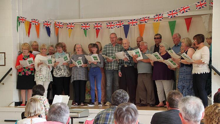 Die drei Städte Kirkham, Bad Brückenau und Ancenis feierten ihre Verbundenheit. Foto: Ulrike Müller
