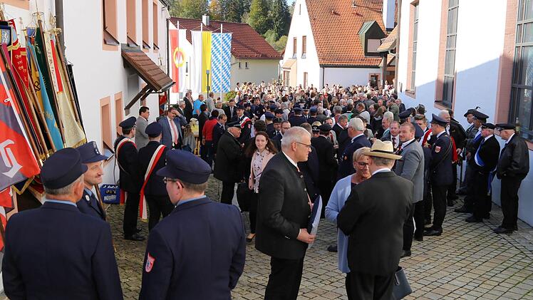 Nach dem Gottesdienst traf man sich zum gemütlichen Beisammen sein. Foto: Franz Galster