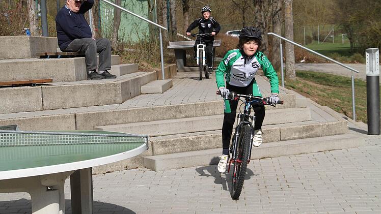 Jannis Trinkwalter nimmt die Stufen mit Schwung. Fotos. Gerda Völk