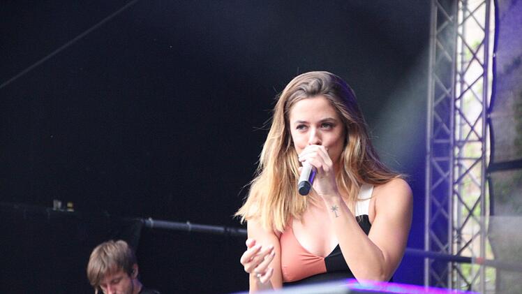 Vanessa Mai bei ihrem Konzert beim HUK-Coburg-Open-Air-Sommer im Tambacher Schlosshof.Oliver Schmidt