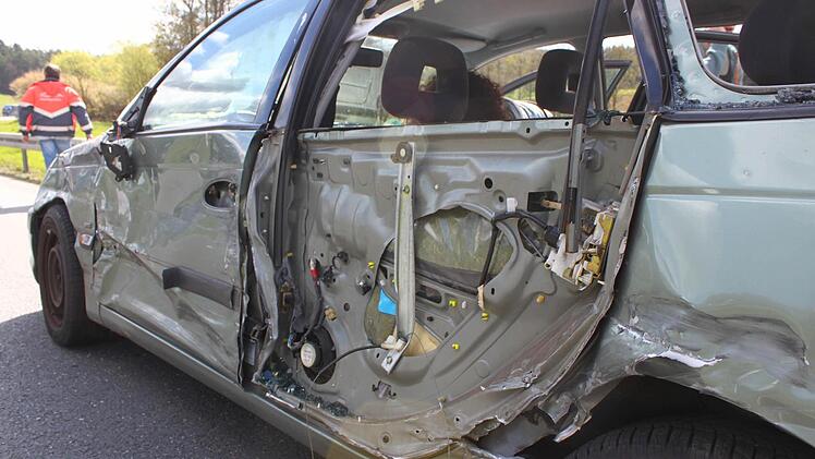 Nach einem missglückten Überholmanöver auf der B 85 bei Lösau landet ein 35-jähriger Biker aus Kulmbach im Krankenhaus. Foto: Jürgen Gärtner