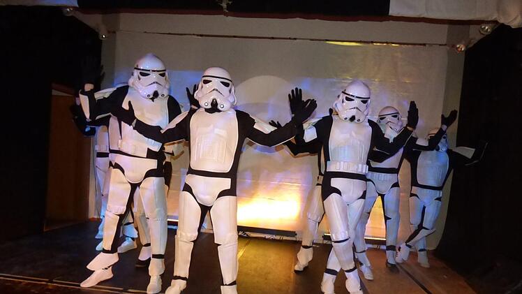 Das Männerballett als Sturmtruppe aus Star Wars war einer  der Höhepunkte und Abschluss des langen närrischen Abends. Foto: Thomas Weichert