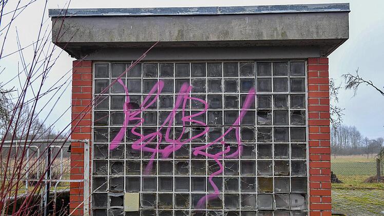Teile der Spray-Aktion rund um die Kemmerner KläranlageFoto: Ronald Rinklef