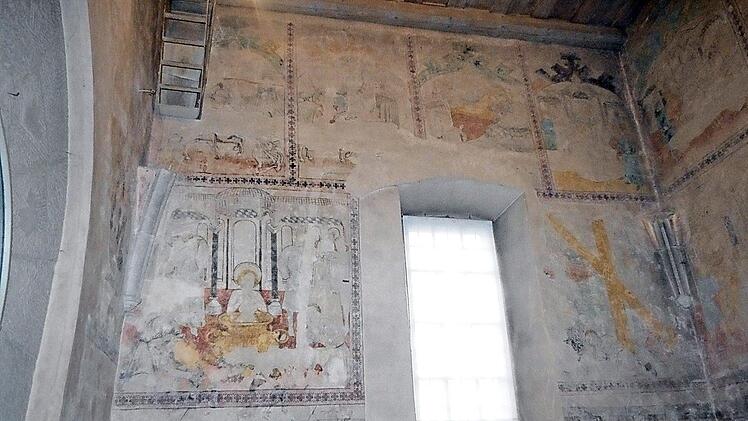 Um 1490 entstanden die Fresken im Turm der Pfarrkirche.