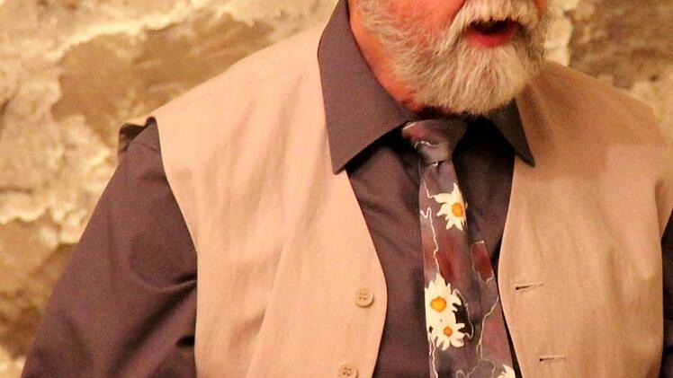 Friedel Auer bringt ernste Gedanken mit regionalem Zungenschlag Foto: Johanna Blum