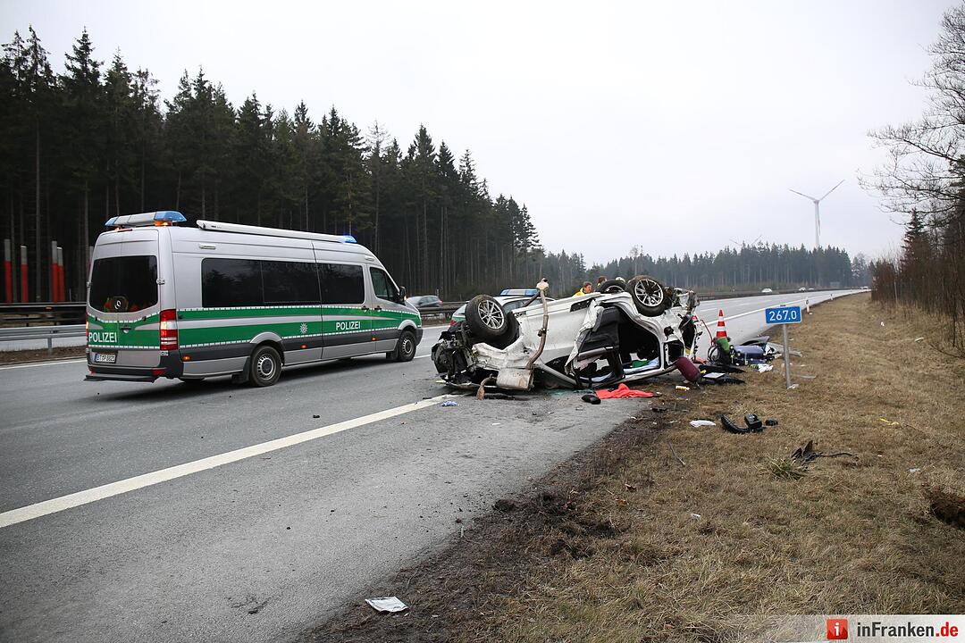 Fahrer stirbt bei Überschlag auf der A9