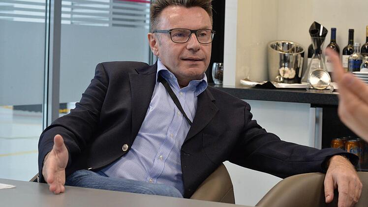 Siegfried Axtmann im Gespräch Foto: Ronald Rinklef