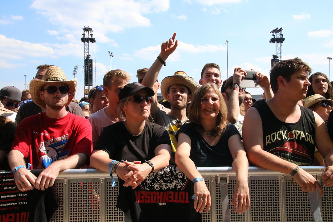 Halbnackt oder im Kostüm: Stimmung bei RIP 2017