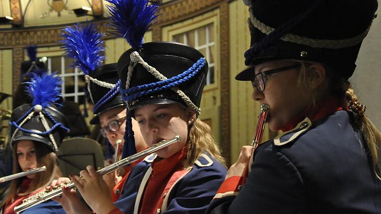Mit einem bunten Strauß ansprechender Melodien rund um Frankenland und Burgenland zeigte das Jugendmusikkorps der Stadt Bad Kissingen, was sie mit der Partnerstadt in Österreich verbindet. Fotos: Peter Klopf
