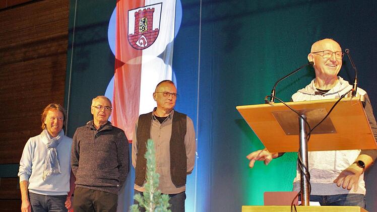 Bezeichneten sich selbst als "alte Säcke”: Die Sprinterstaffel mit Rainer Scheckenbach, Werner Dengler, Karl-Heinz Schatz und Joachim Massat   Foto: Evi Seeger